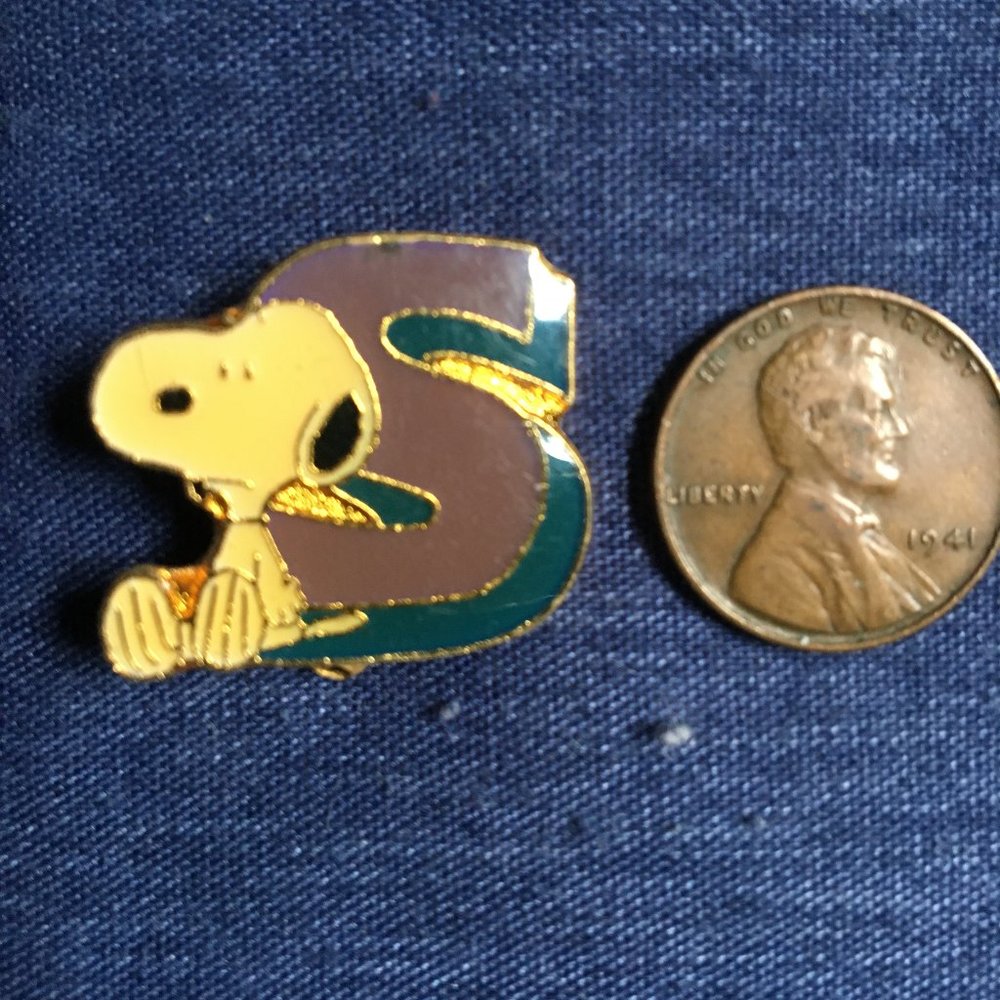 VINTAGE 1958 SNOPPY PIN